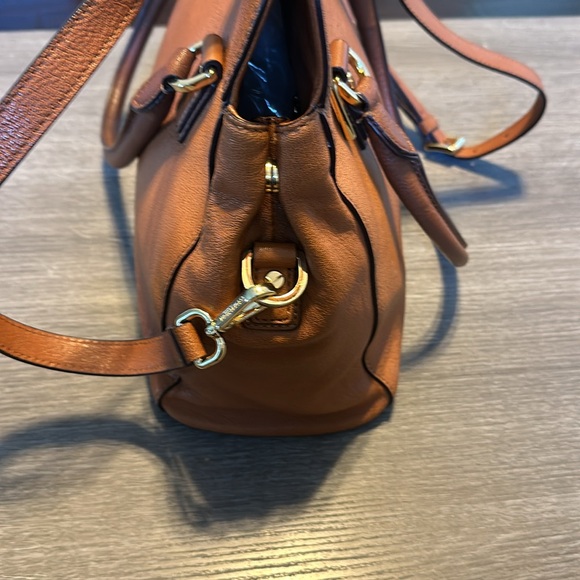 Michael Kors Tan Leather Astrid Satchel Clasp Front Closure Excellent Condition - Picture 3 of 8